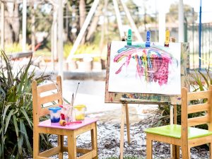 paint outside in the nature learning envirnoment of meerilinga ballajura's early learning program